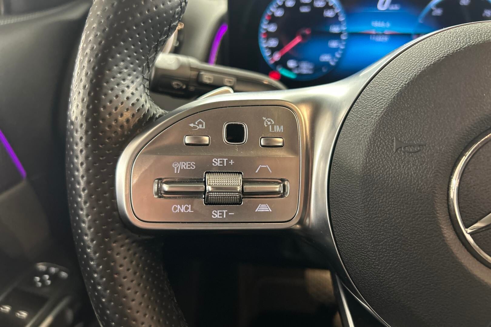 Mercedes-Benz EQB iso kuva 33