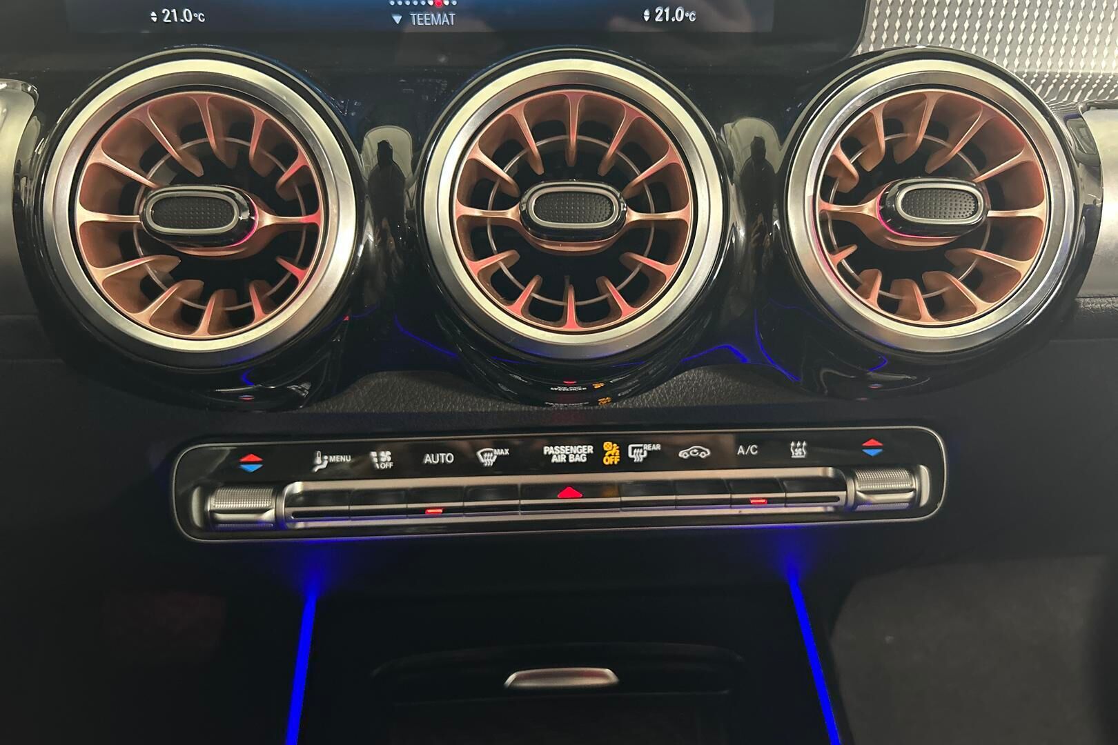 Mercedes-Benz EQB iso kuva 18