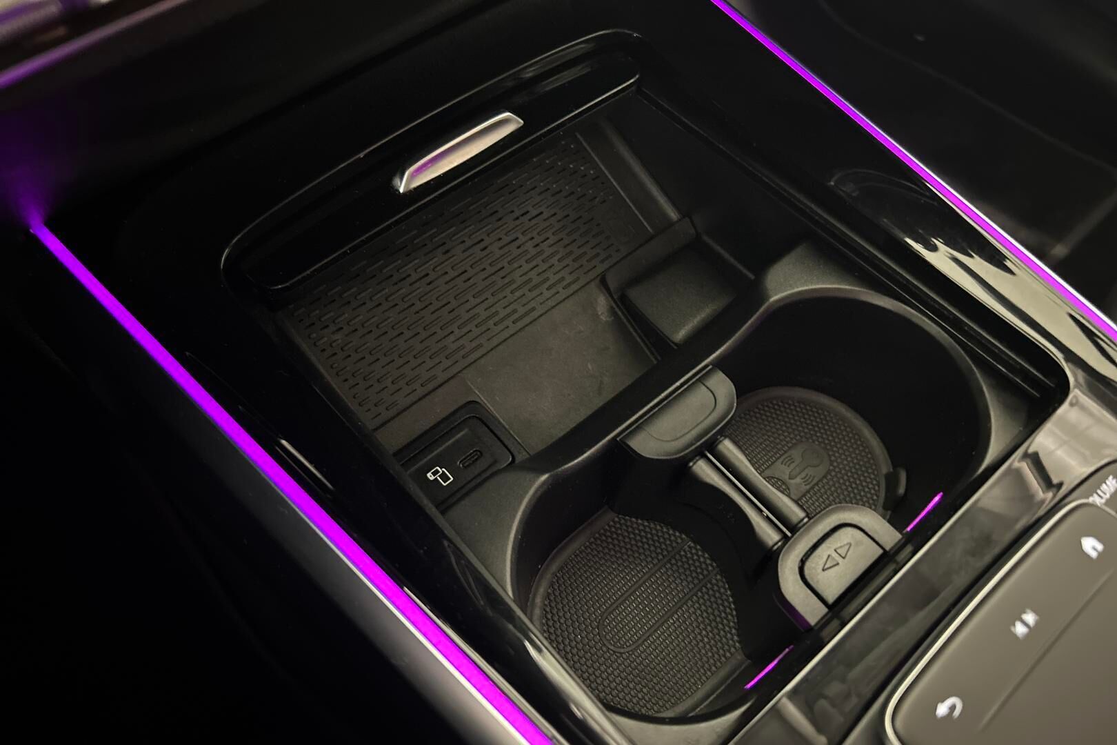 Mercedes-Benz EQB iso kuva 19