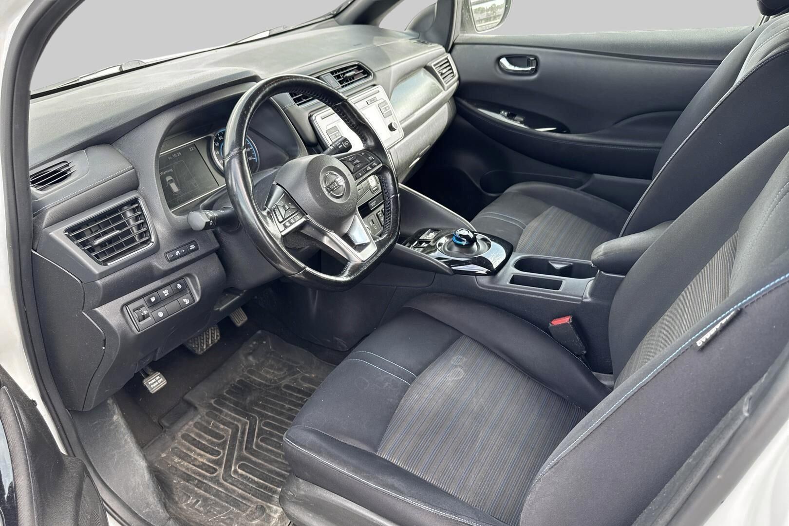 Nissan Leaf iso kuva 2