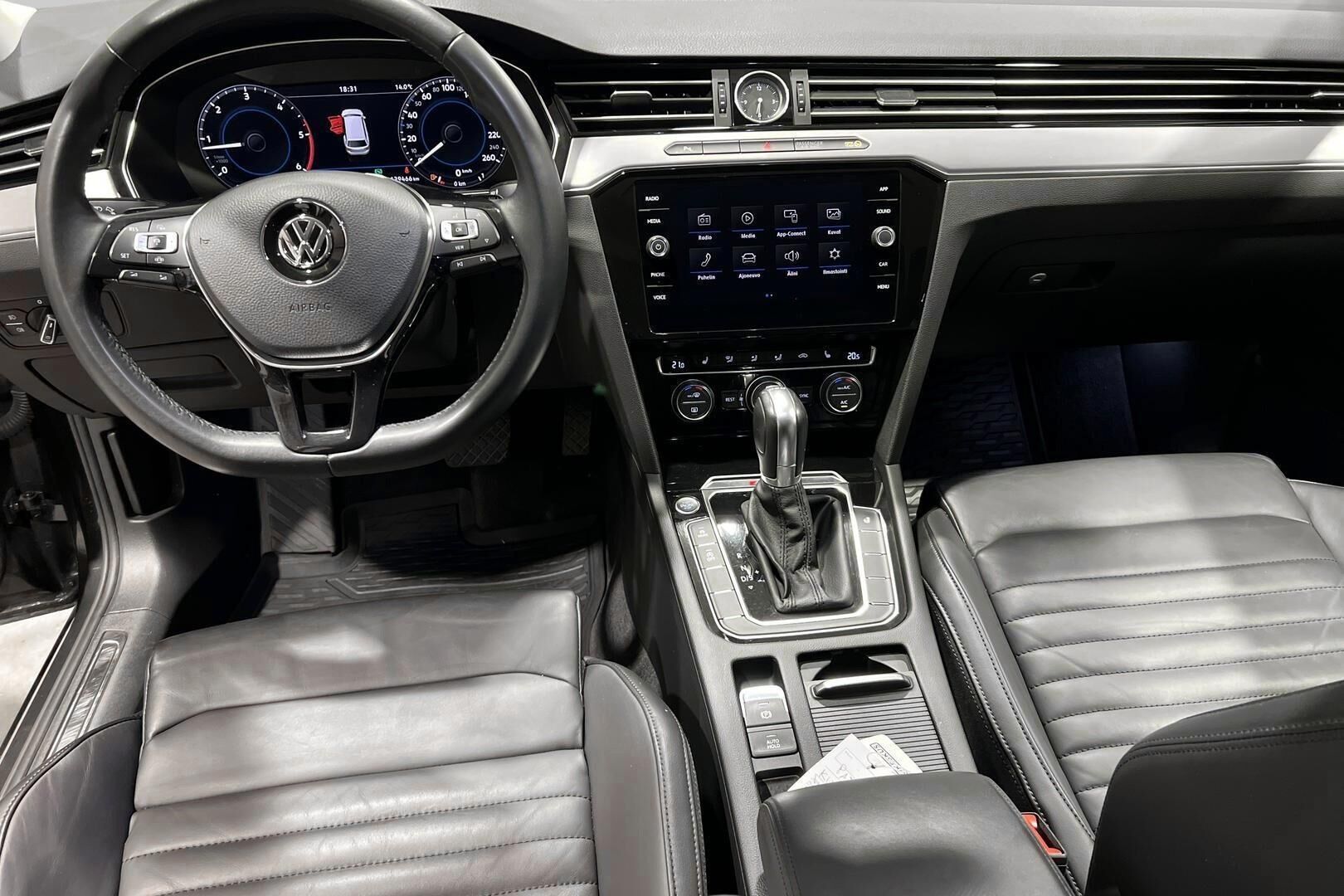 Volkswagen Passat iso kuva 11