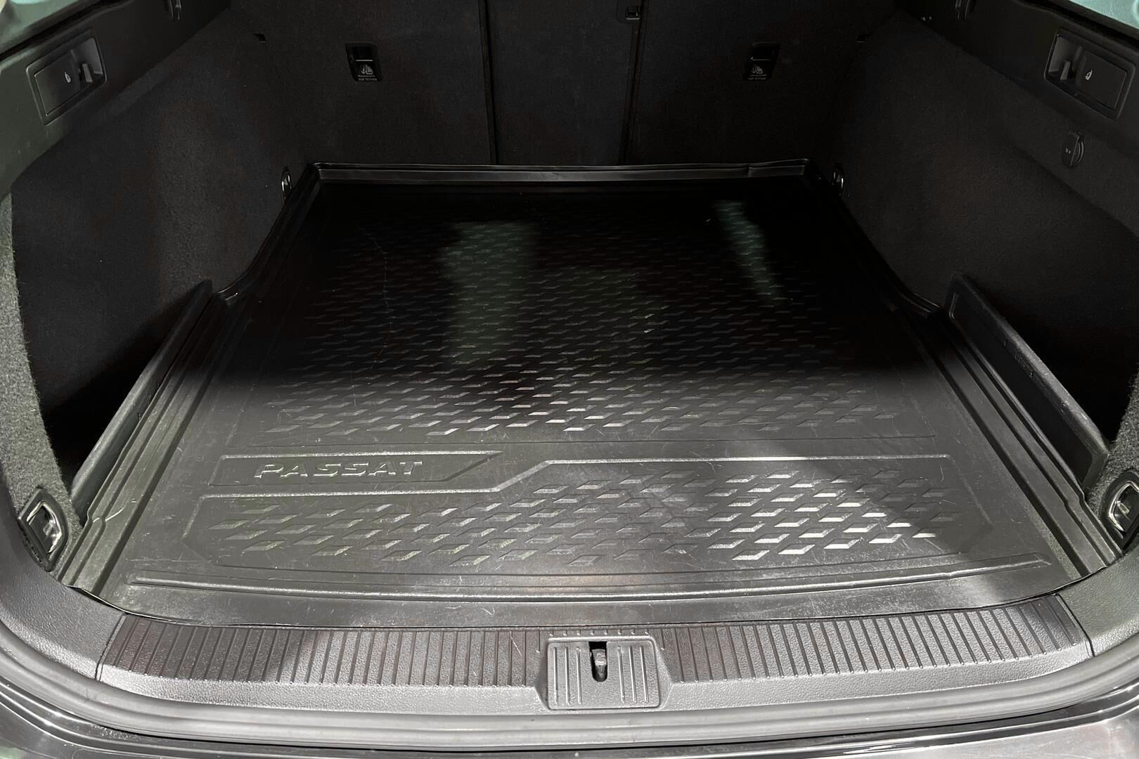Volkswagen Passat iso kuva 12