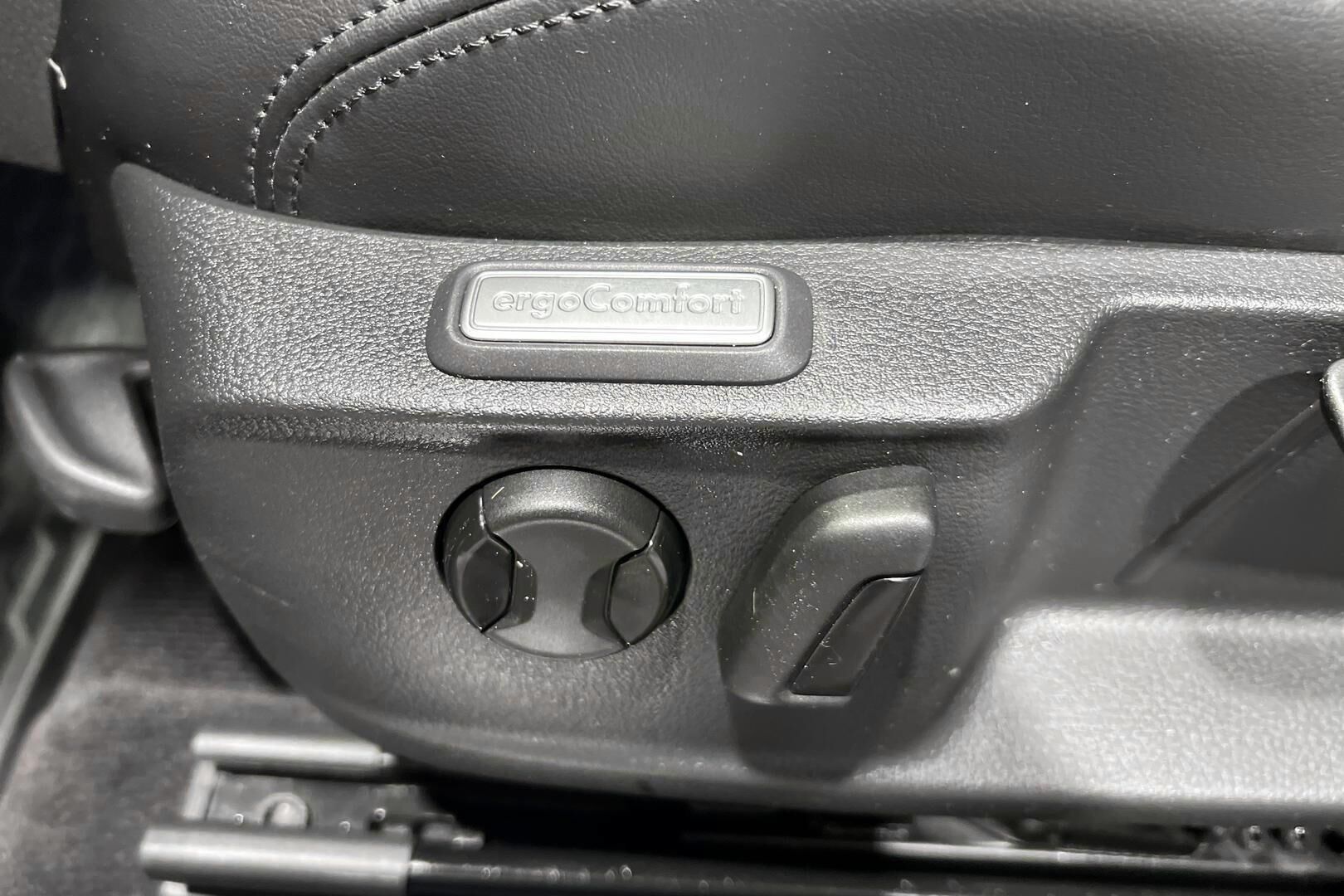 Volkswagen Passat iso kuva 15