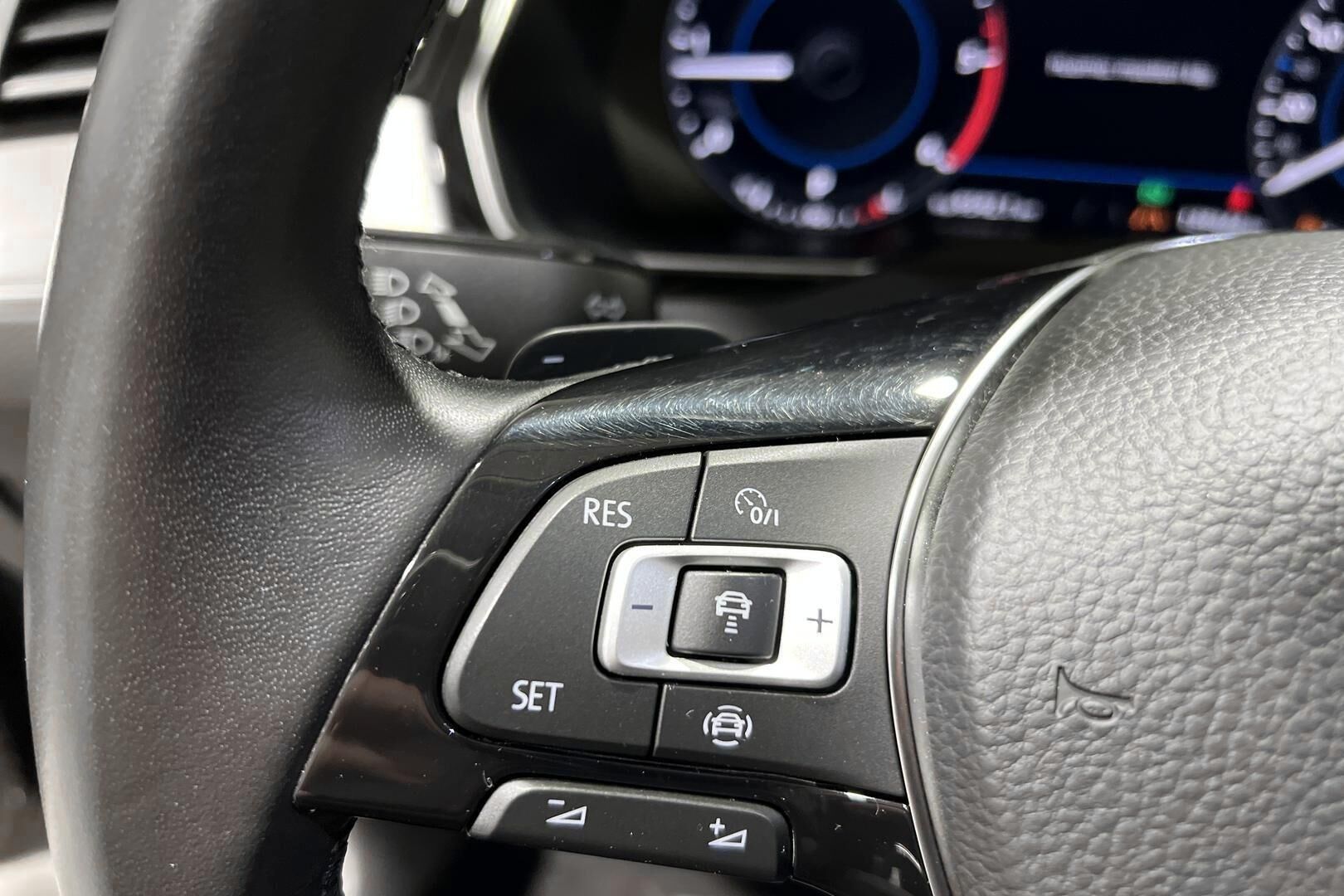Volkswagen Passat iso kuva 16