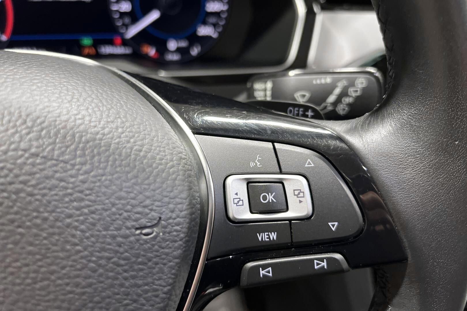 Volkswagen Passat iso kuva 17