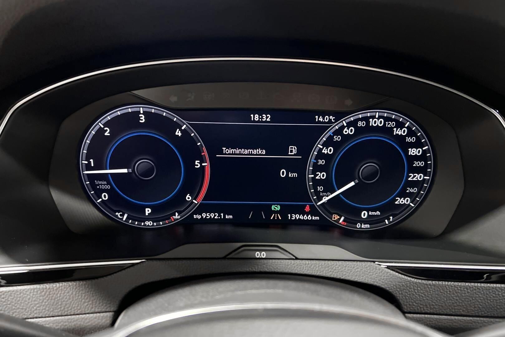Volkswagen Passat iso kuva 18
