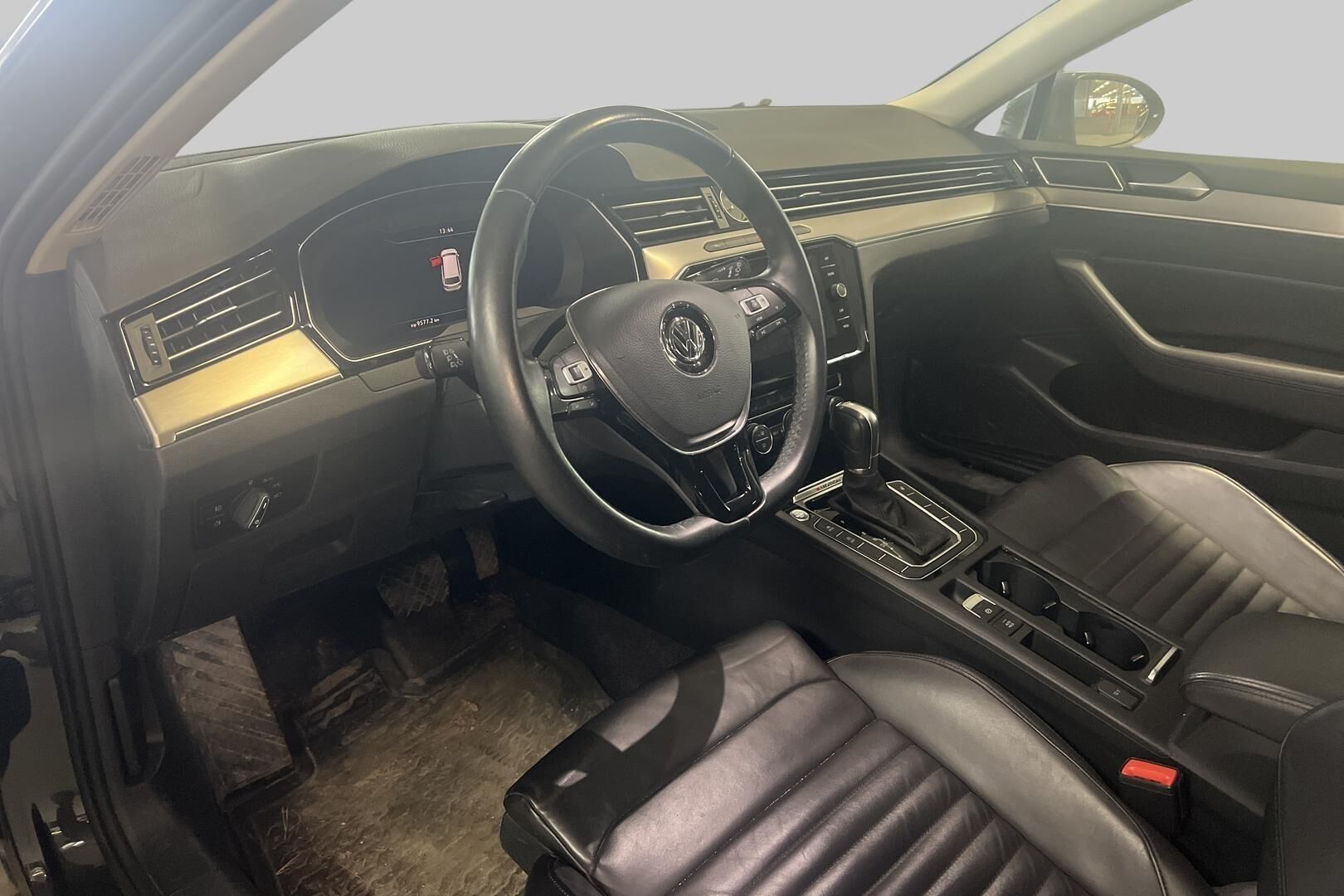 Volkswagen Passat iso kuva 2