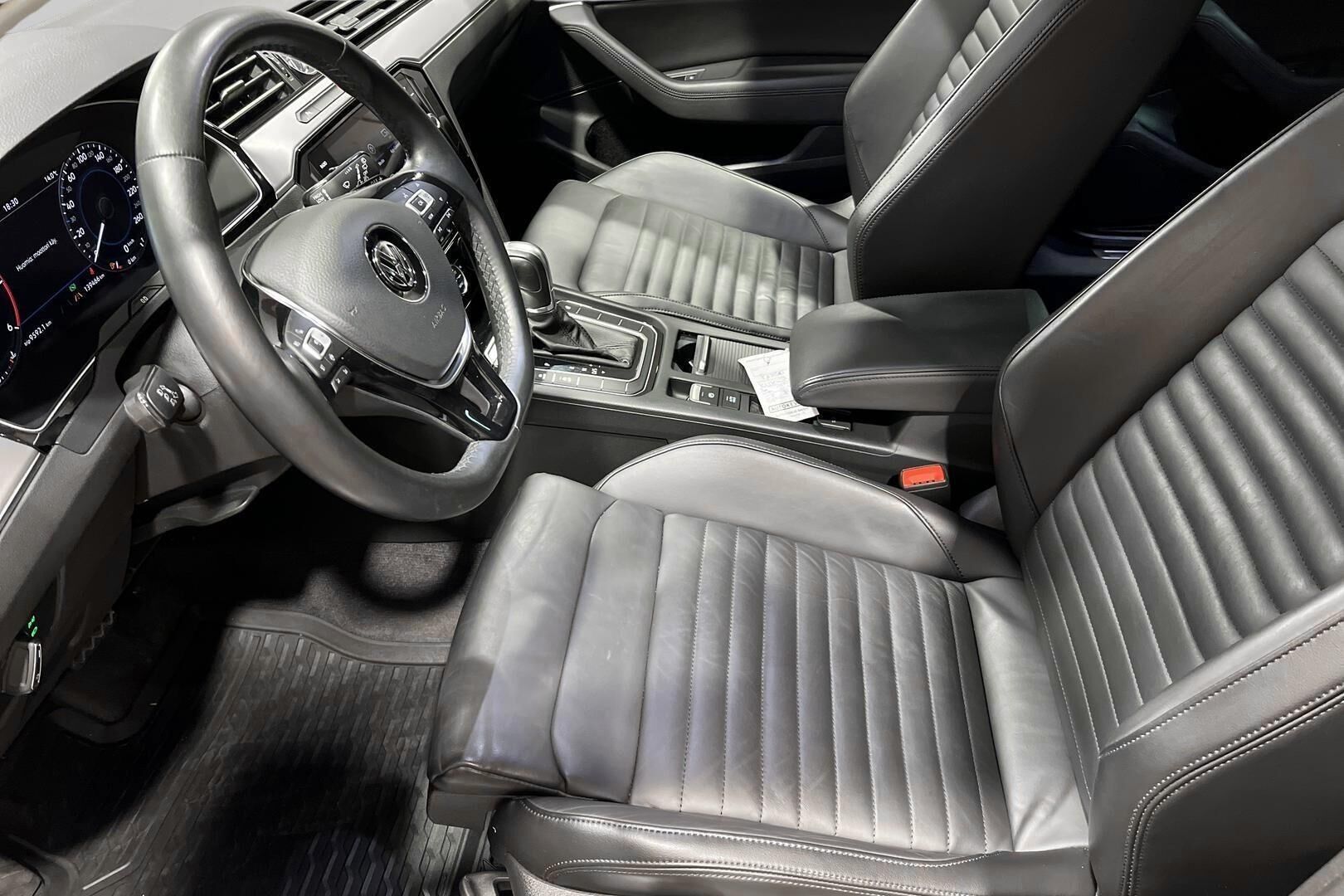 Volkswagen Passat iso kuva 9