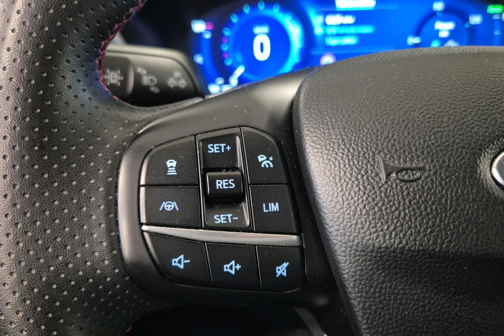 Ford Kuga iso kuva 20