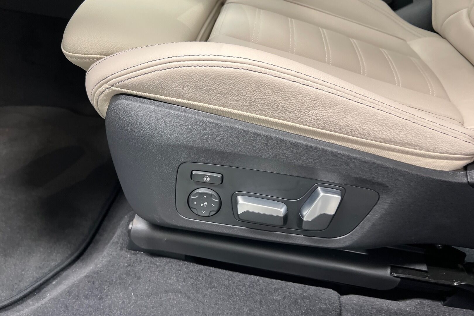 BMW iX3 iso kuva 12