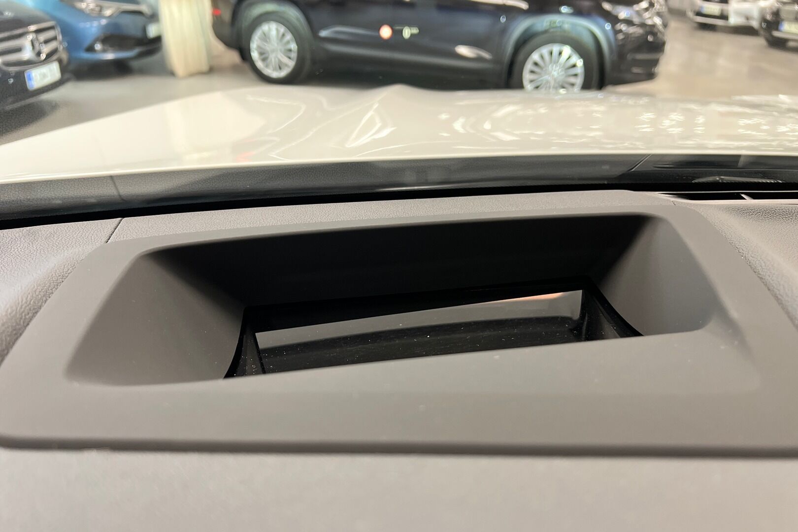 BMW iX3 iso kuva 16
