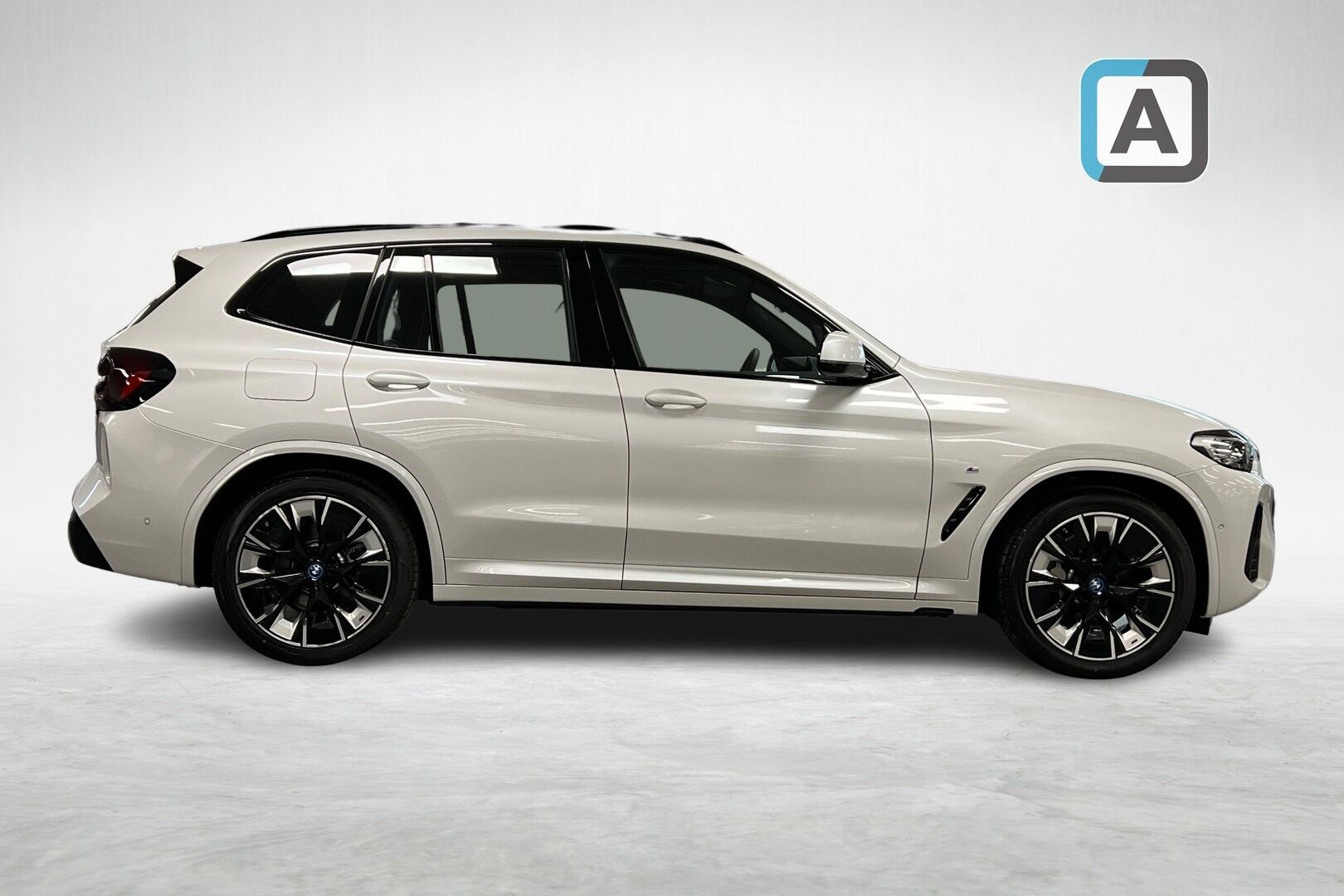 BMW iX3 iso kuva 5