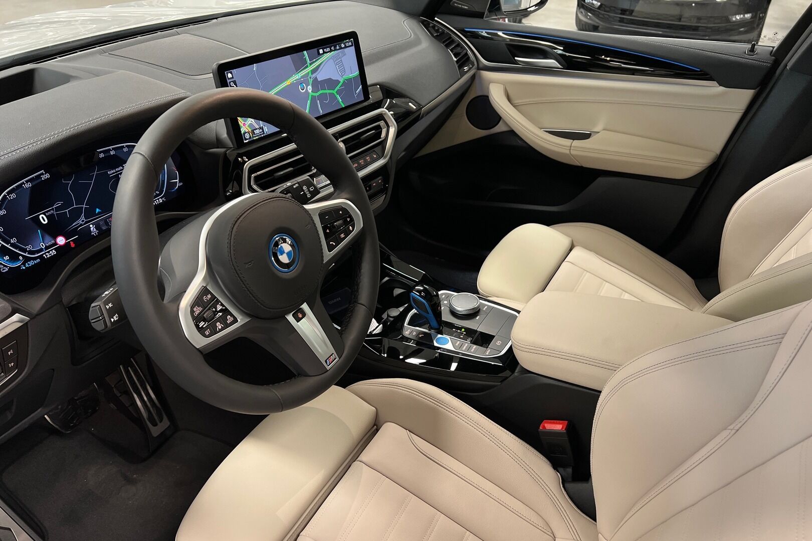 BMW iX3 iso kuva 7