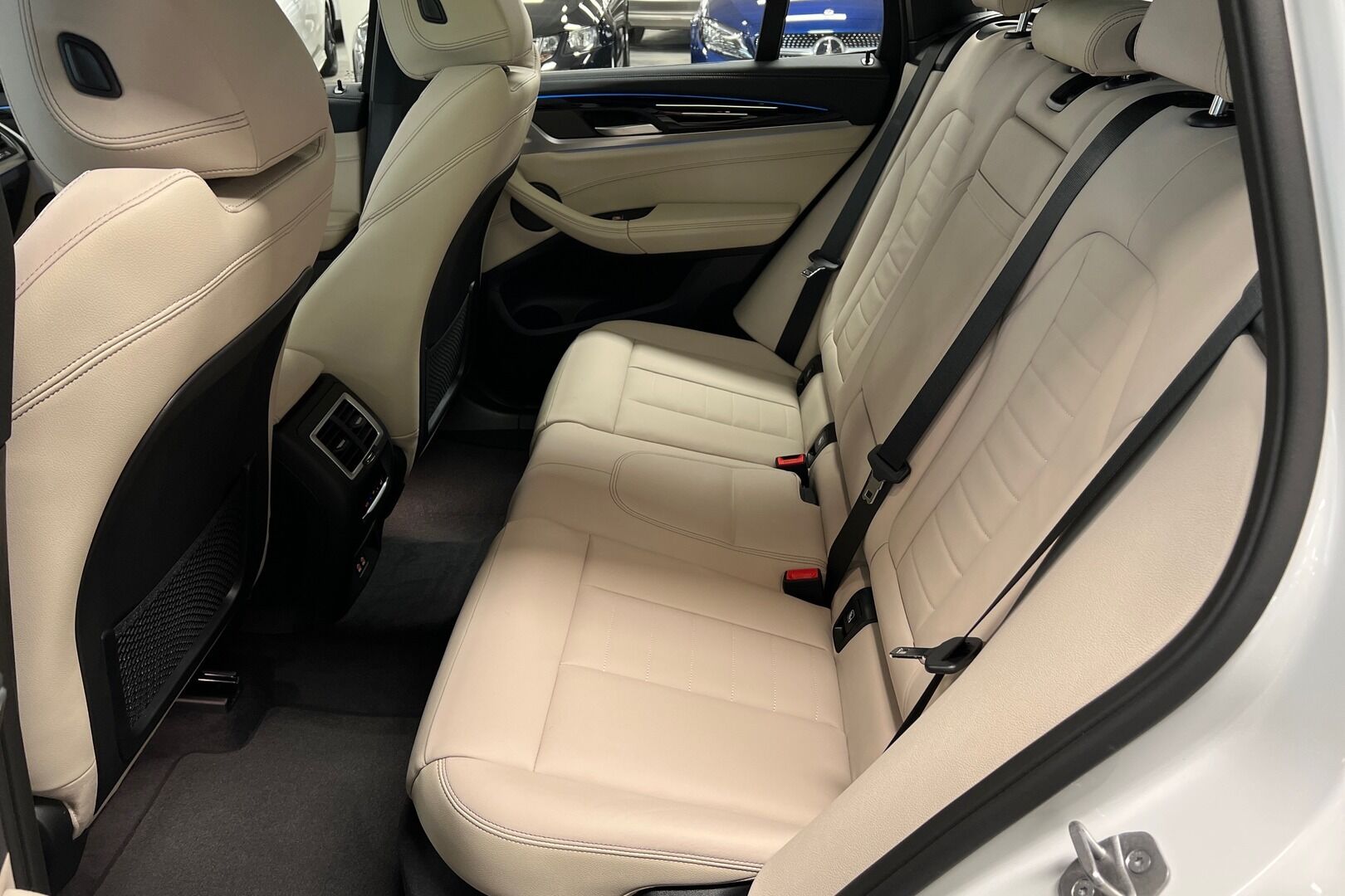 BMW iX3 iso kuva 8
