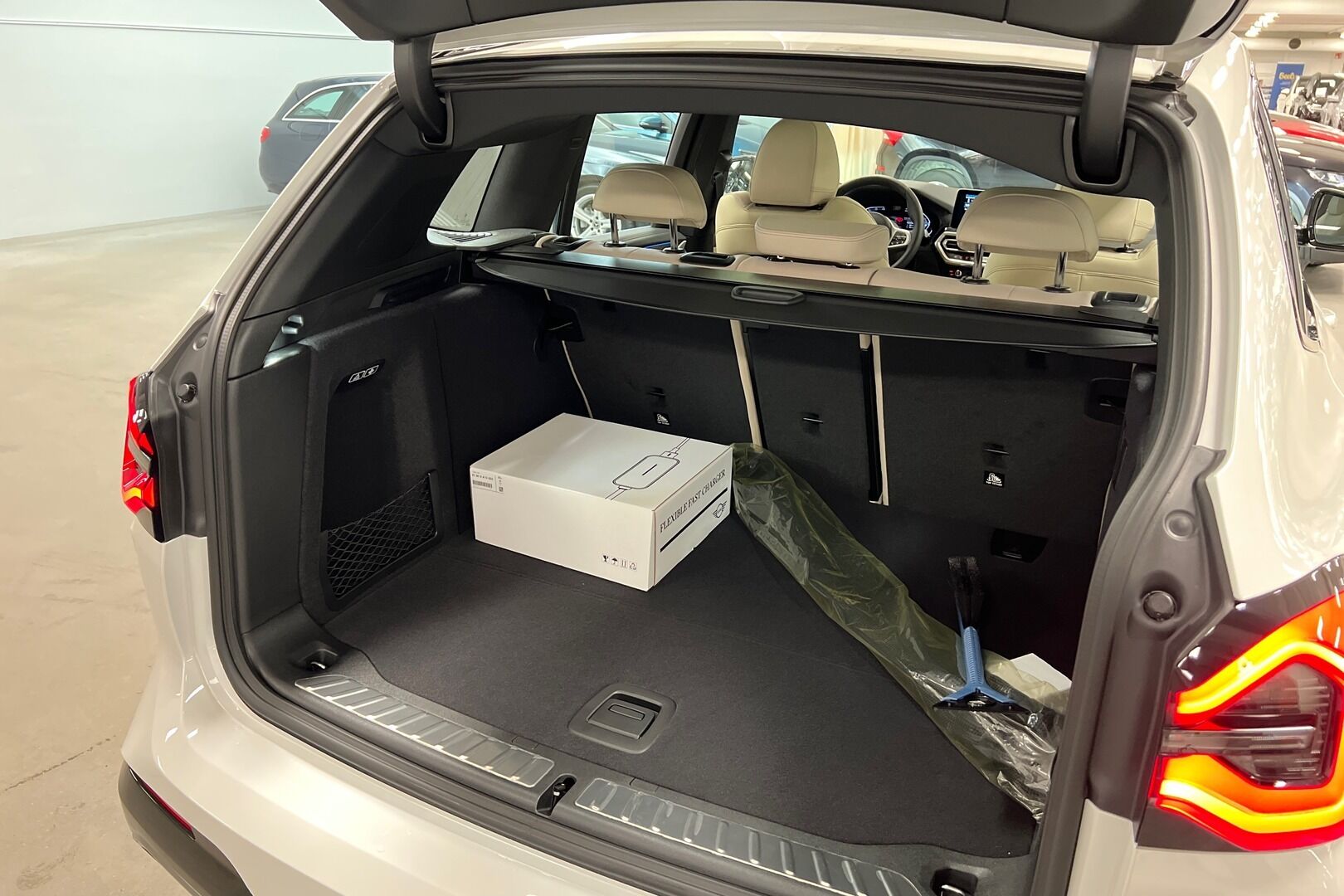 BMW iX3 iso kuva 9