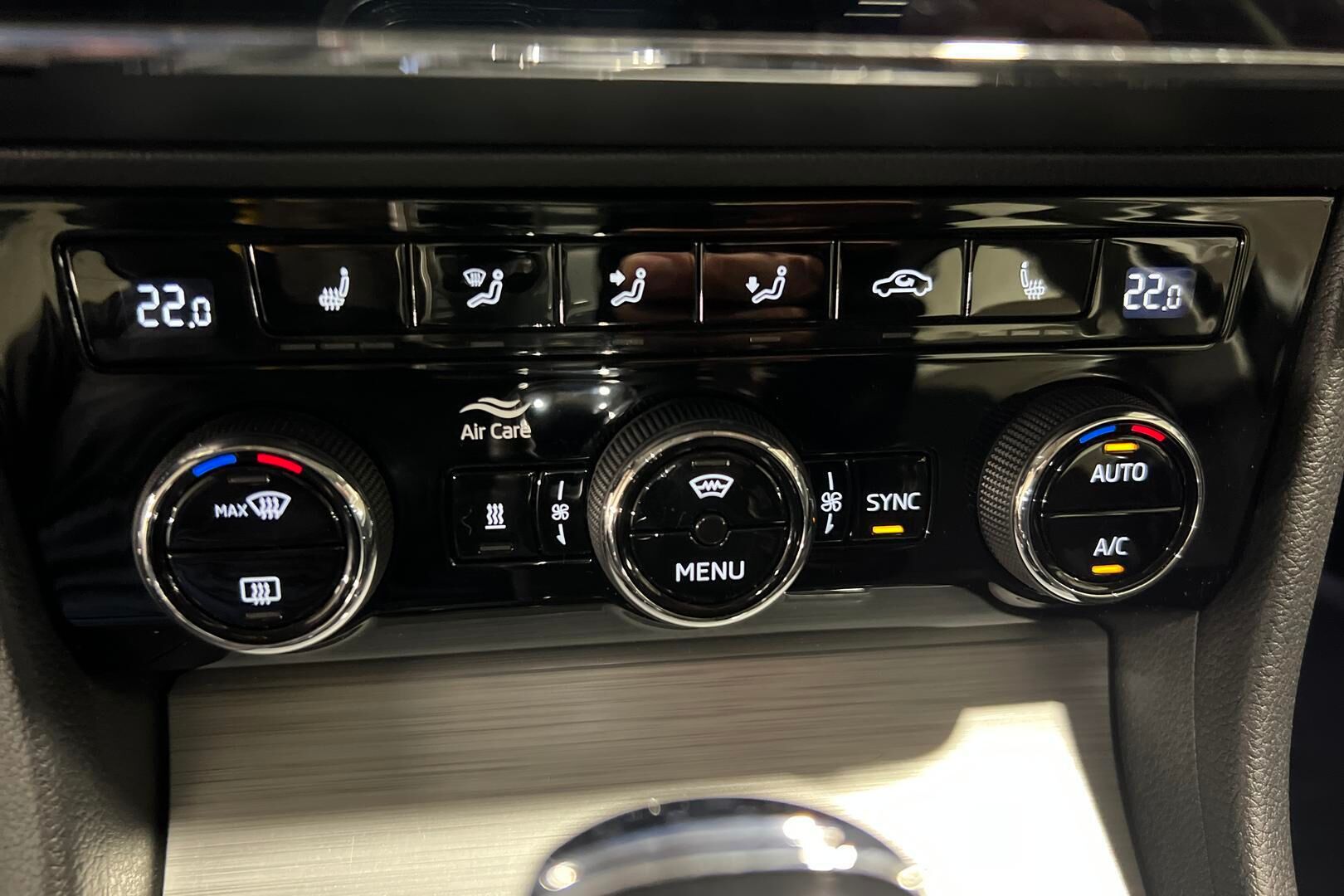 Skoda Superb iso kuva 16