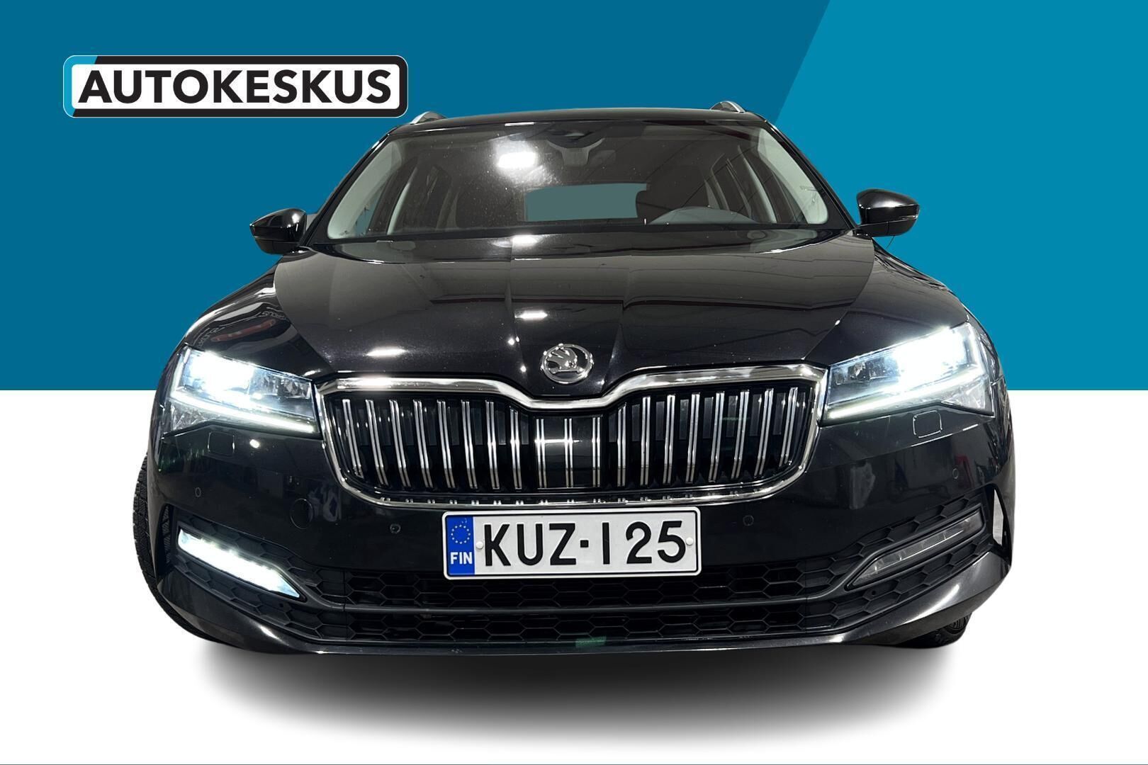 Skoda Superb iso kuva 2