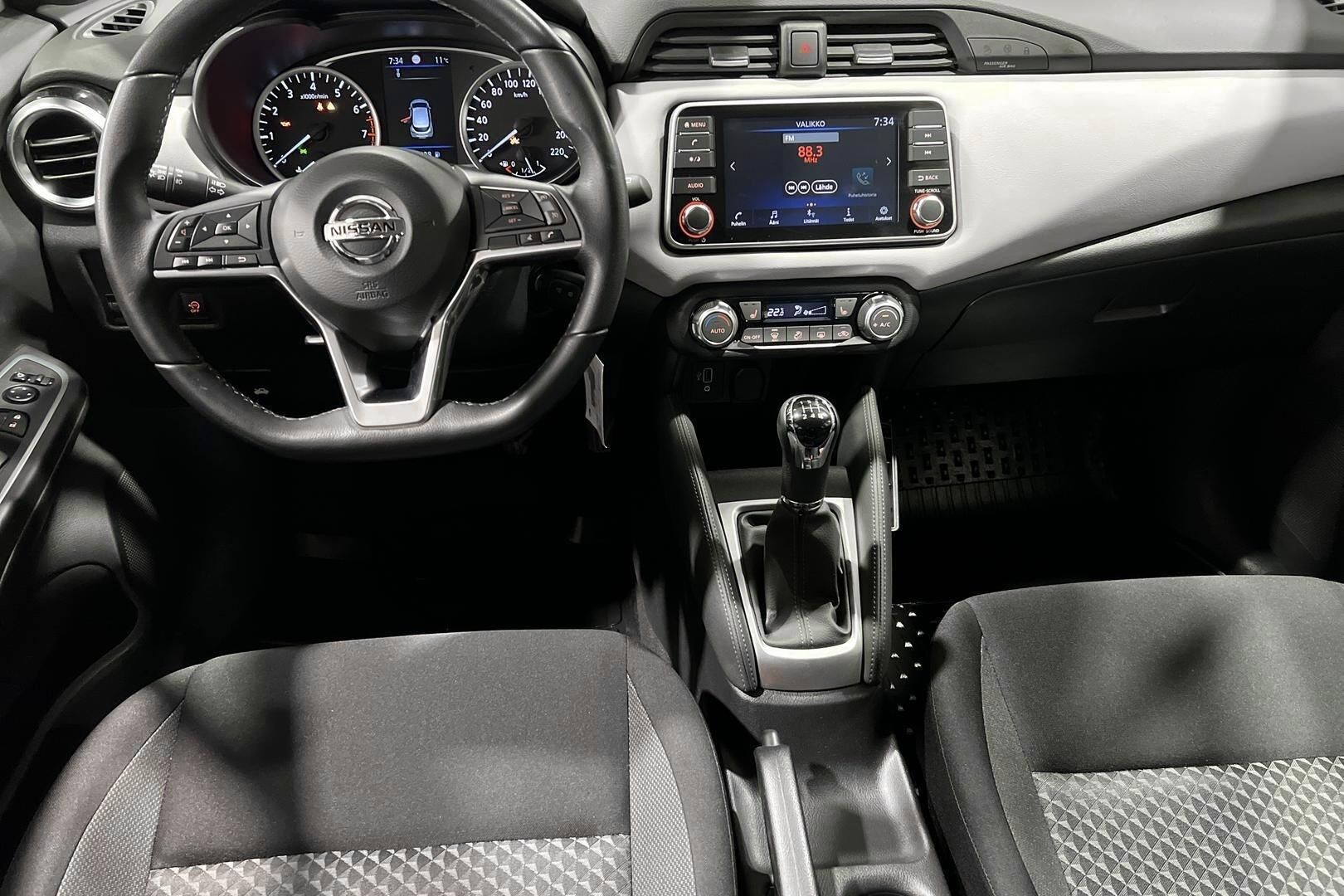 Nissan Micra iso kuva 11