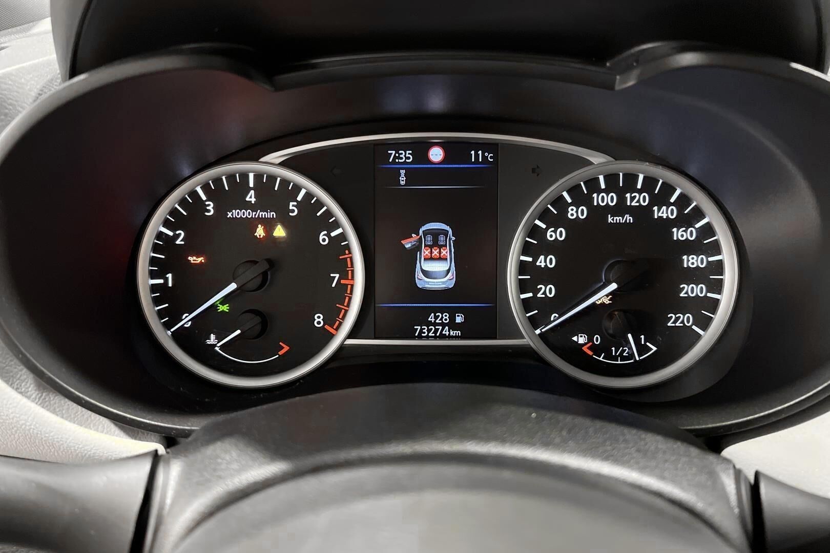 Nissan Micra iso kuva 16