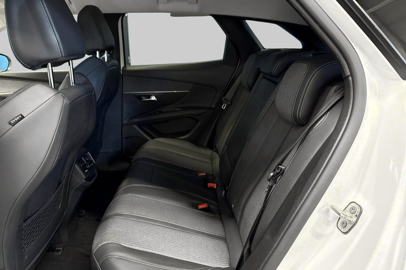 Peugeot 3008 iso kuva 9