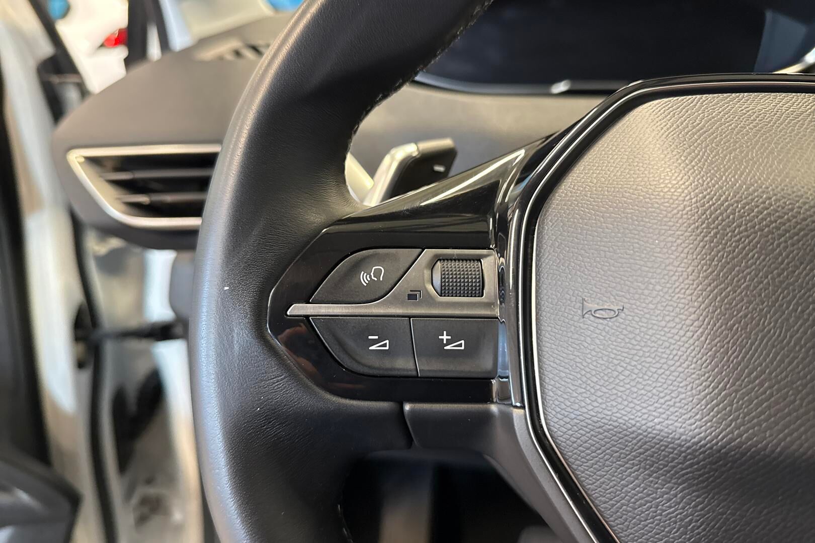 Peugeot 3008 iso kuva 15