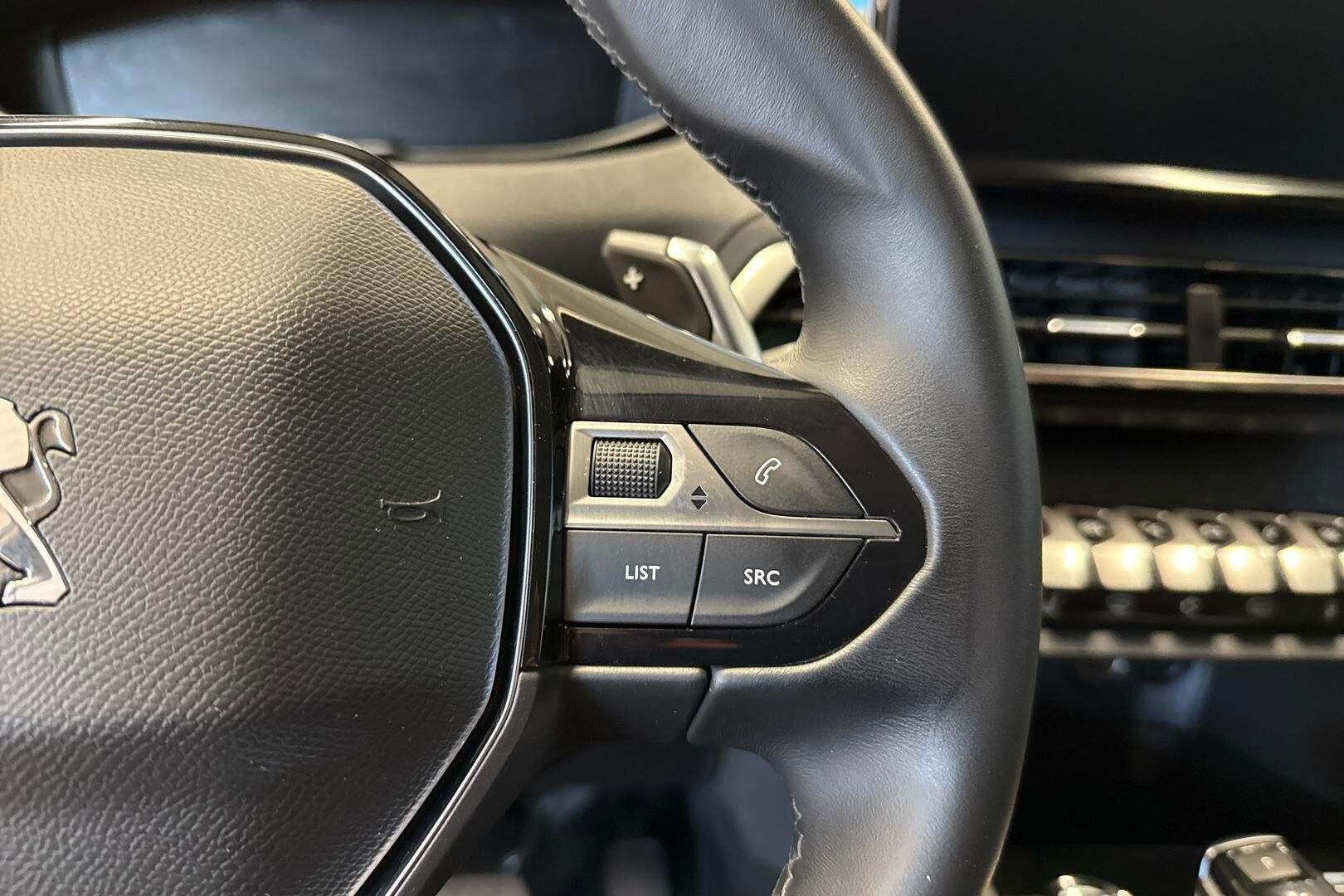 Peugeot 3008 iso kuva 16