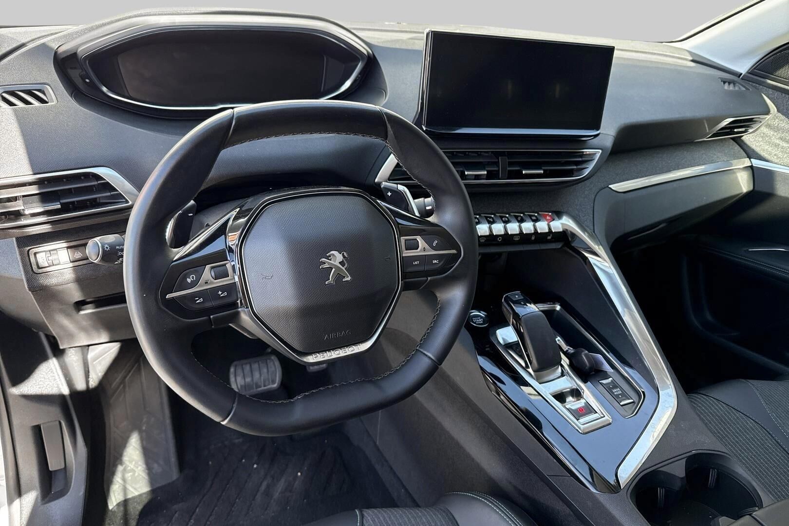 Peugeot 3008 iso kuva 2