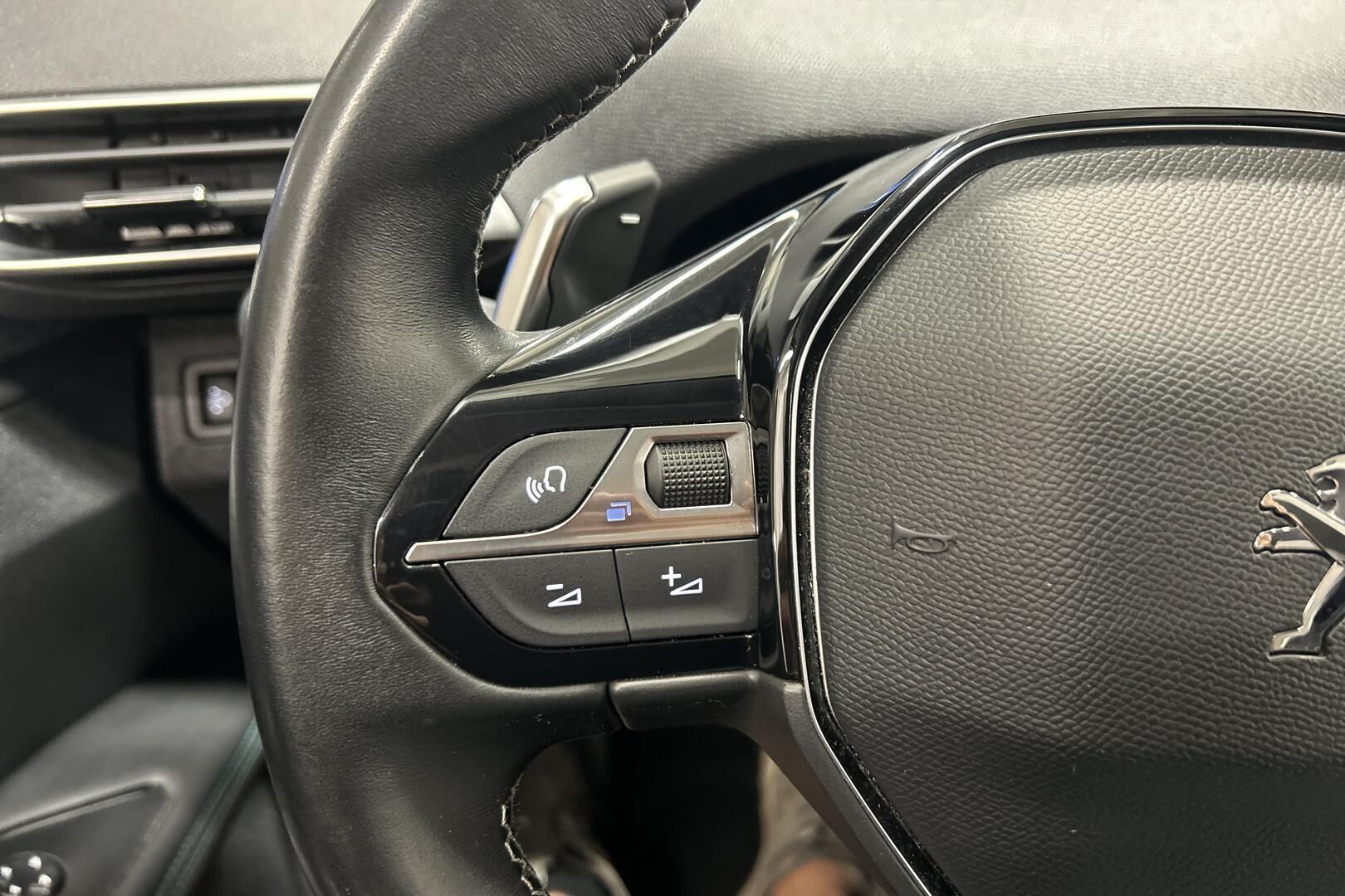 Peugeot 3008 iso kuva 16