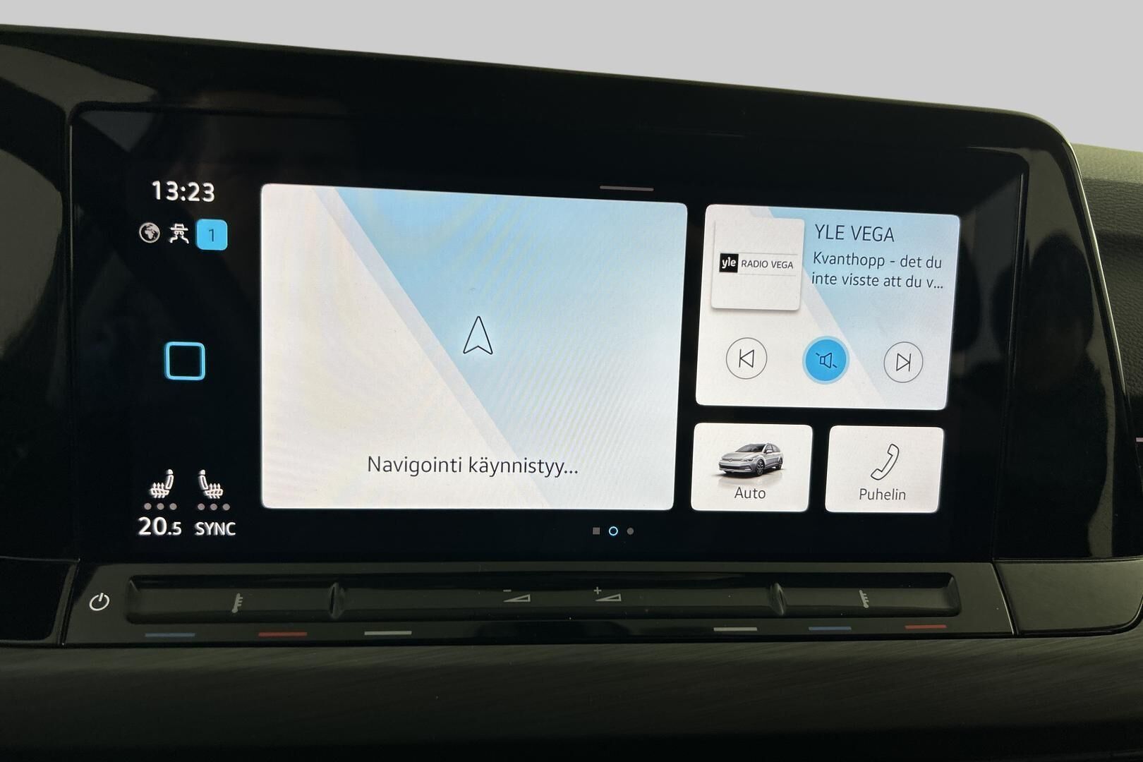 Volkswagen Golf iso kuva 16