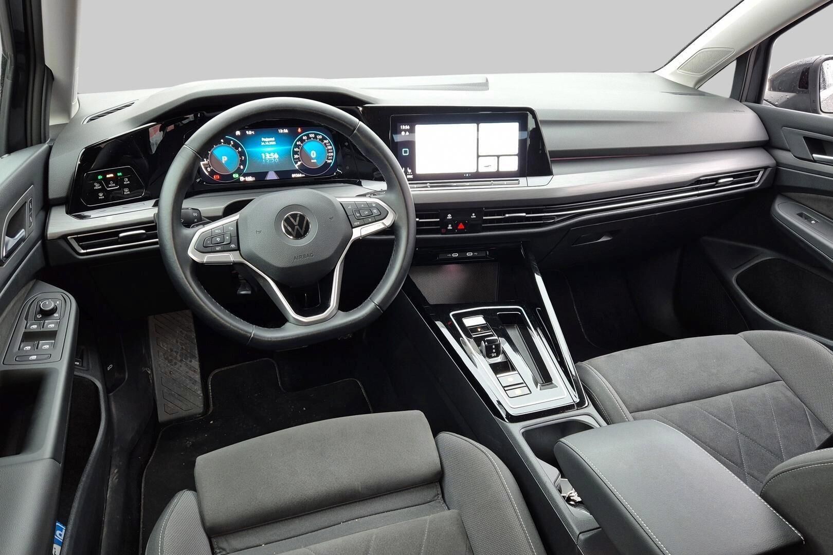 Volkswagen Golf iso kuva 2