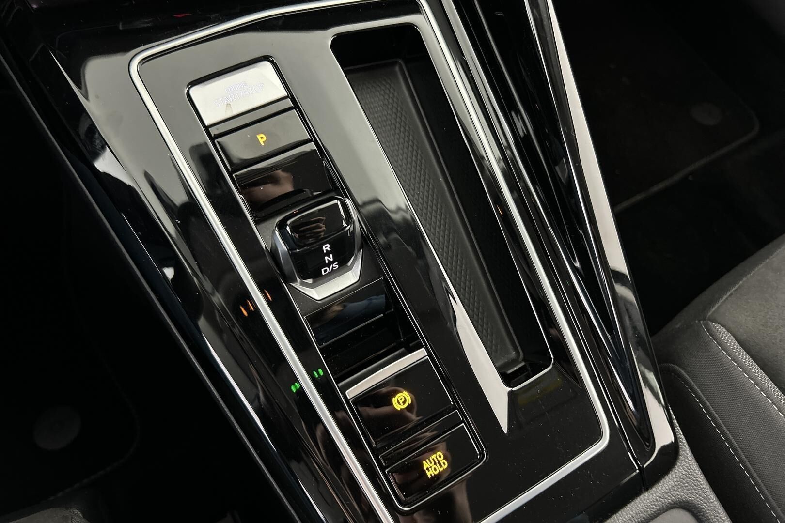 Volkswagen Golf iso kuva 20