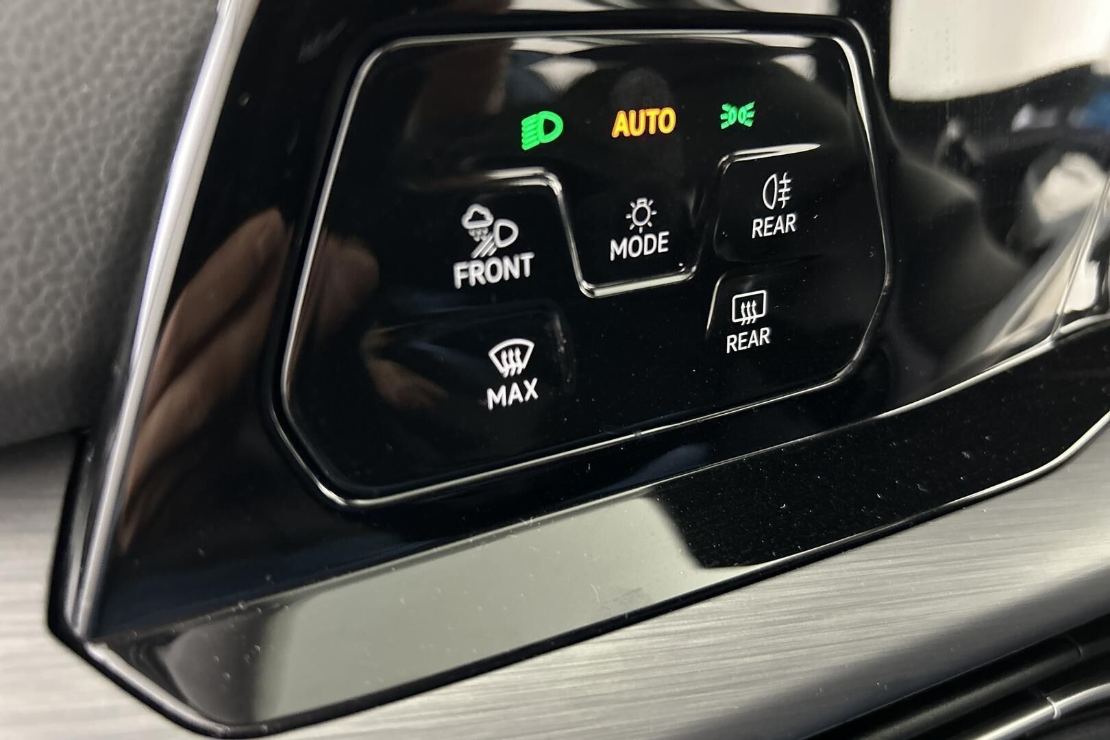 Volkswagen Golf iso kuva 23