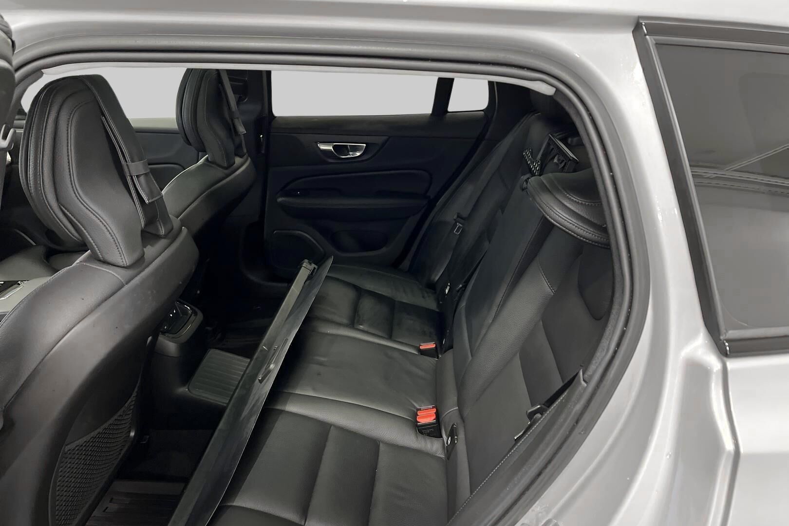 Volvo V60 iso kuva 10