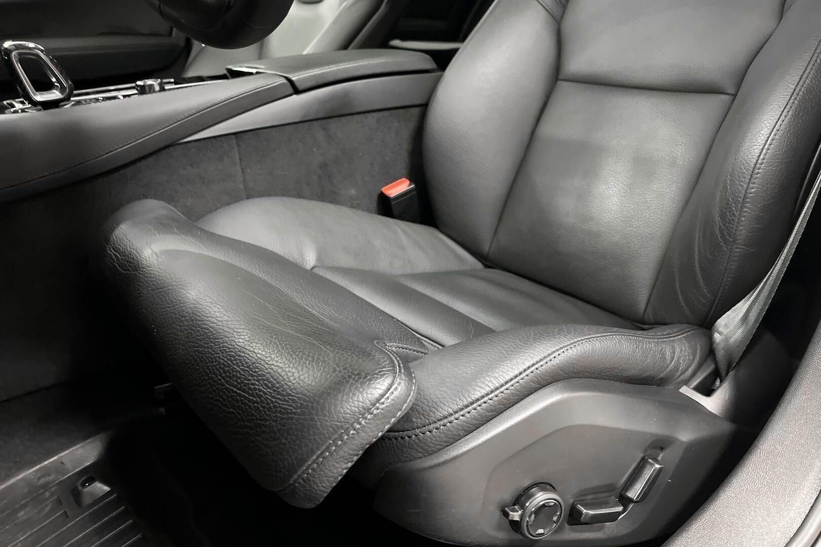 Volvo V60 iso kuva 22