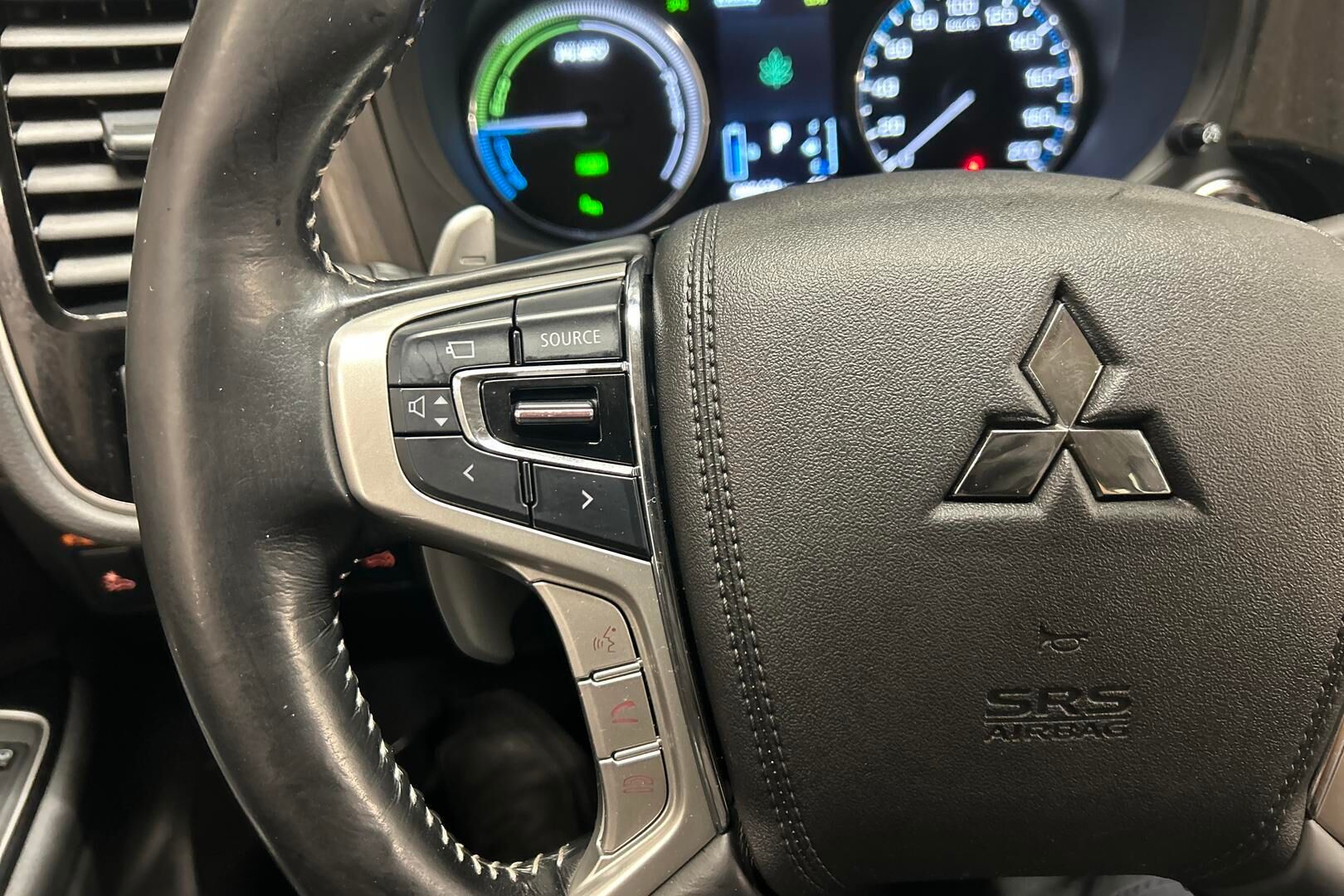 Mitsubishi Outlander PHEV iso kuva 15