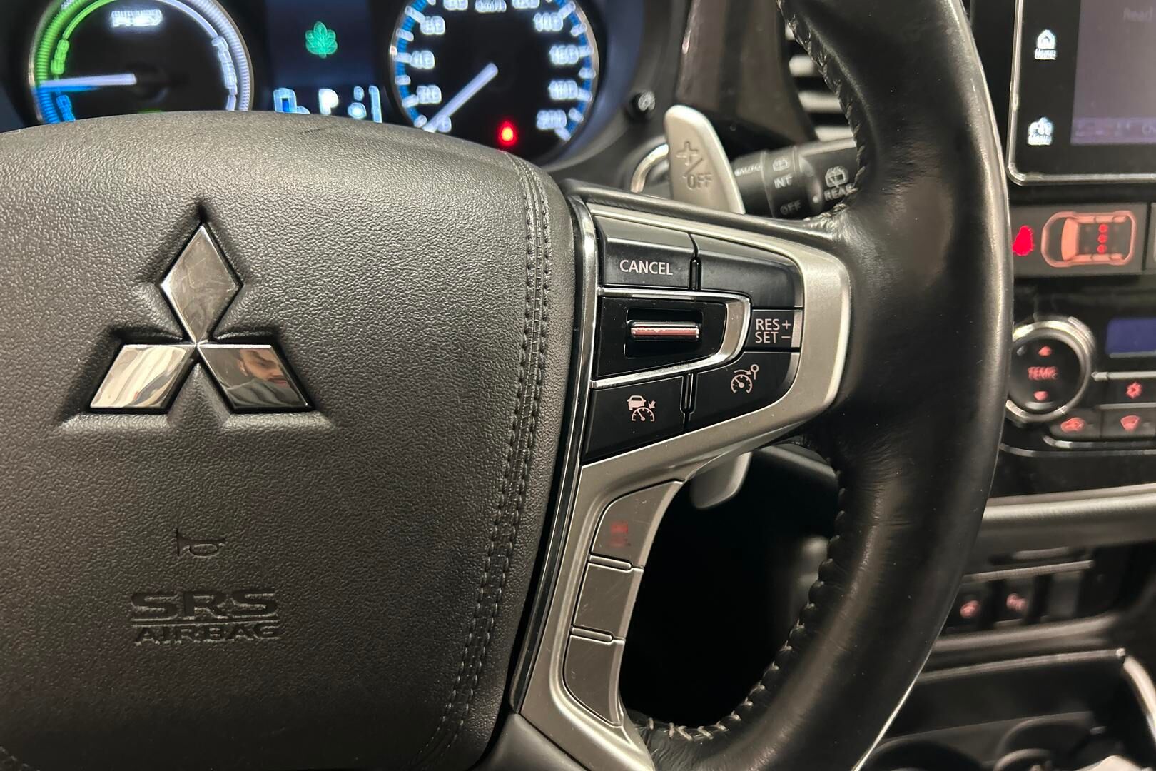 Mitsubishi Outlander PHEV iso kuva 16