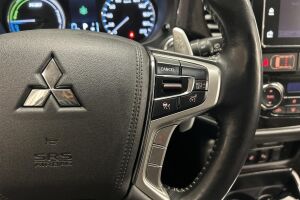 Mitsubishi Outlander PHEV esikatselu 16