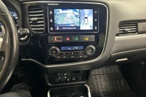 Mitsubishi Outlander PHEV esikatselu 18