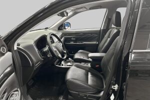 Mitsubishi Outlander PHEV esikatselu 9