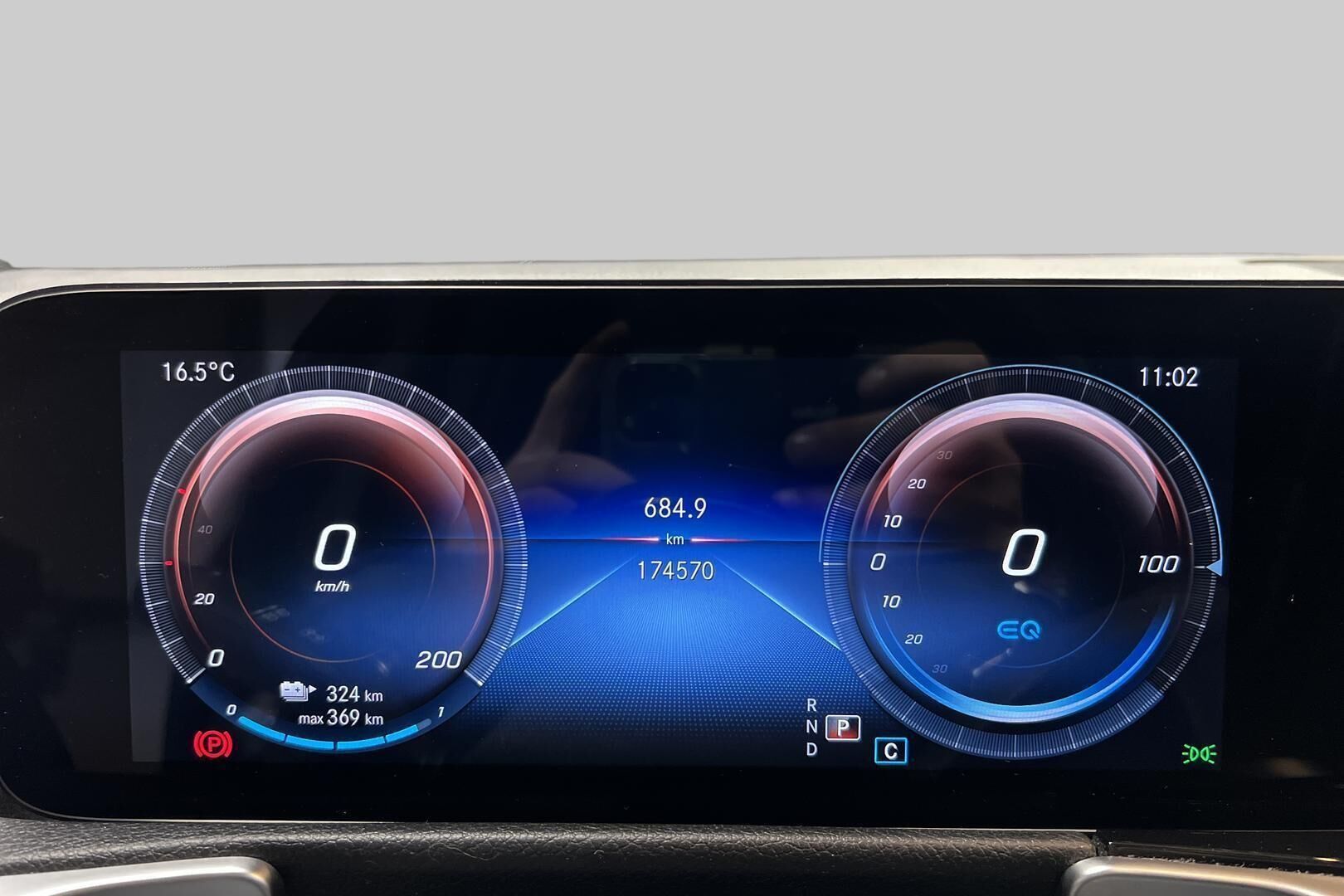 Mercedes-Benz EQB iso kuva 13