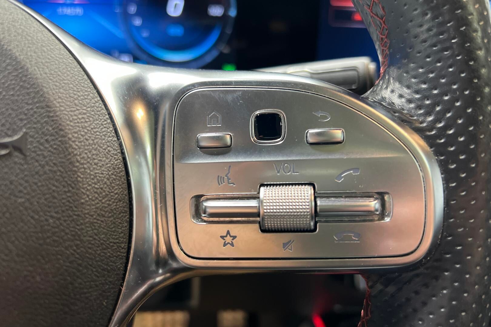Mercedes-Benz EQB iso kuva 15