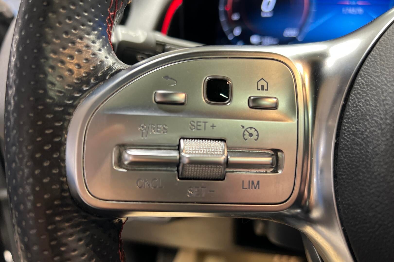Mercedes-Benz EQB iso kuva 16