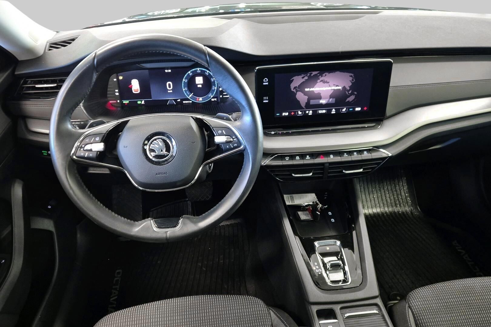 Skoda Octavia iso kuva 11