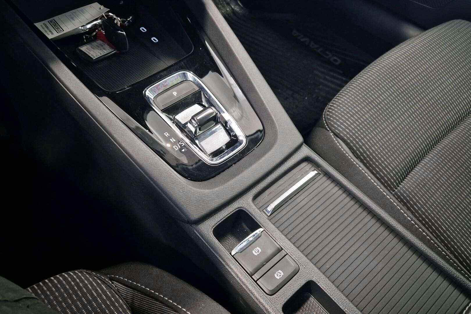 Skoda Octavia iso kuva 17