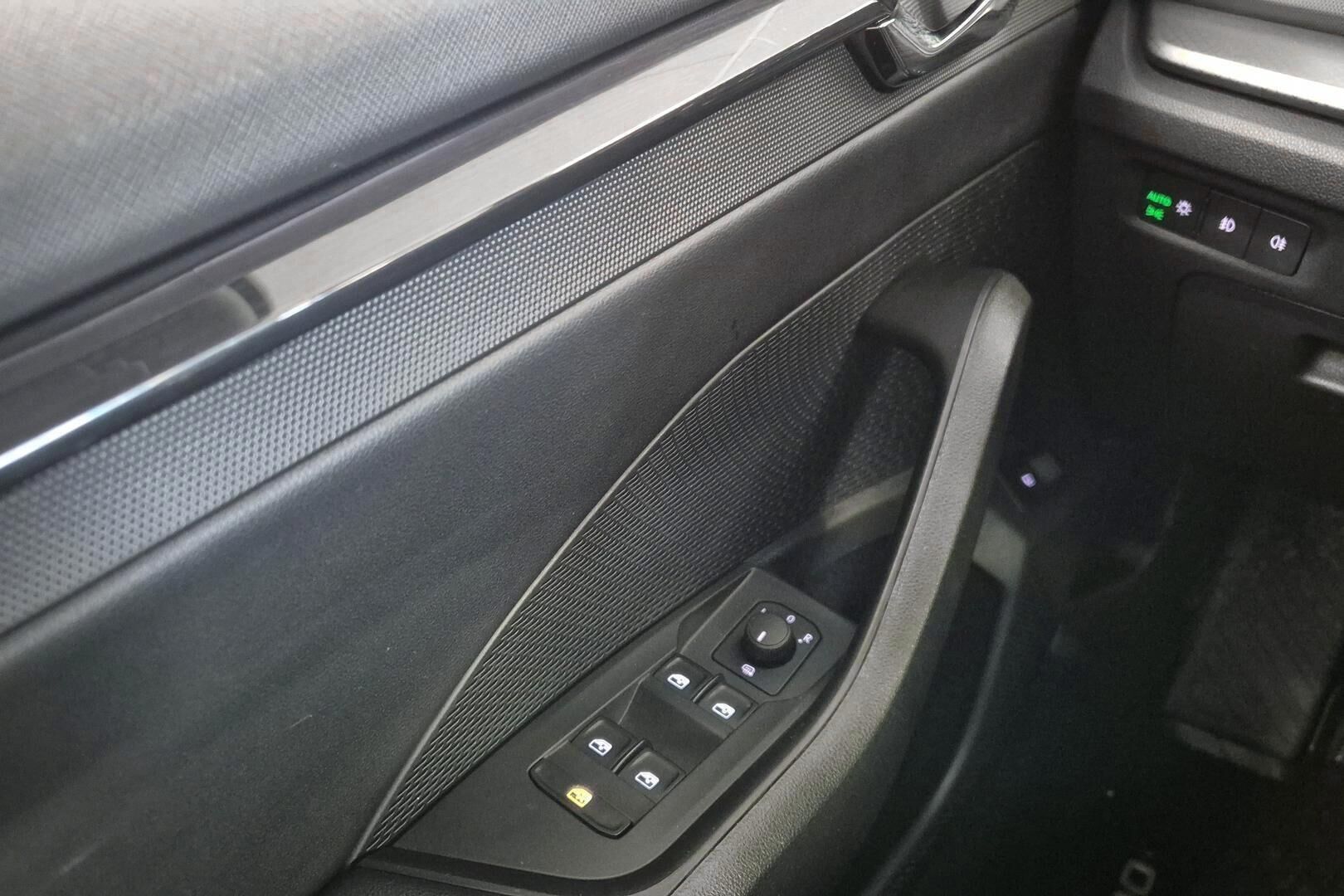 Skoda Octavia iso kuva 20