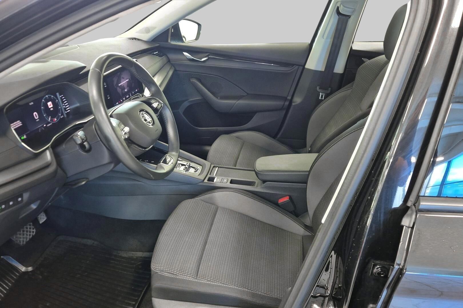 Skoda Octavia iso kuva 9