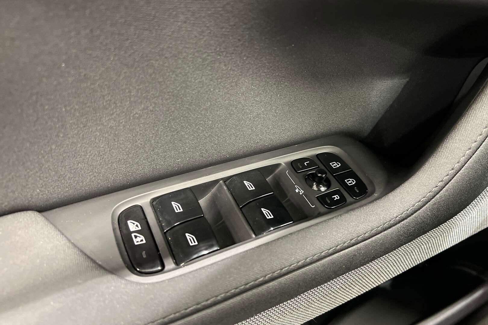 Polestar 2 iso kuva 30