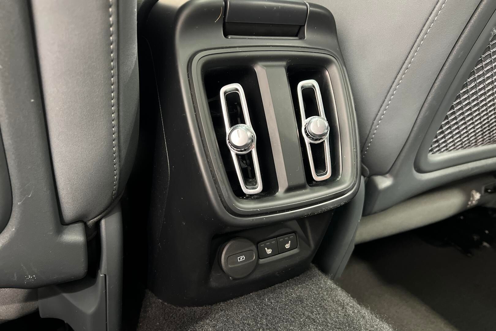 Polestar 2 iso kuva 33