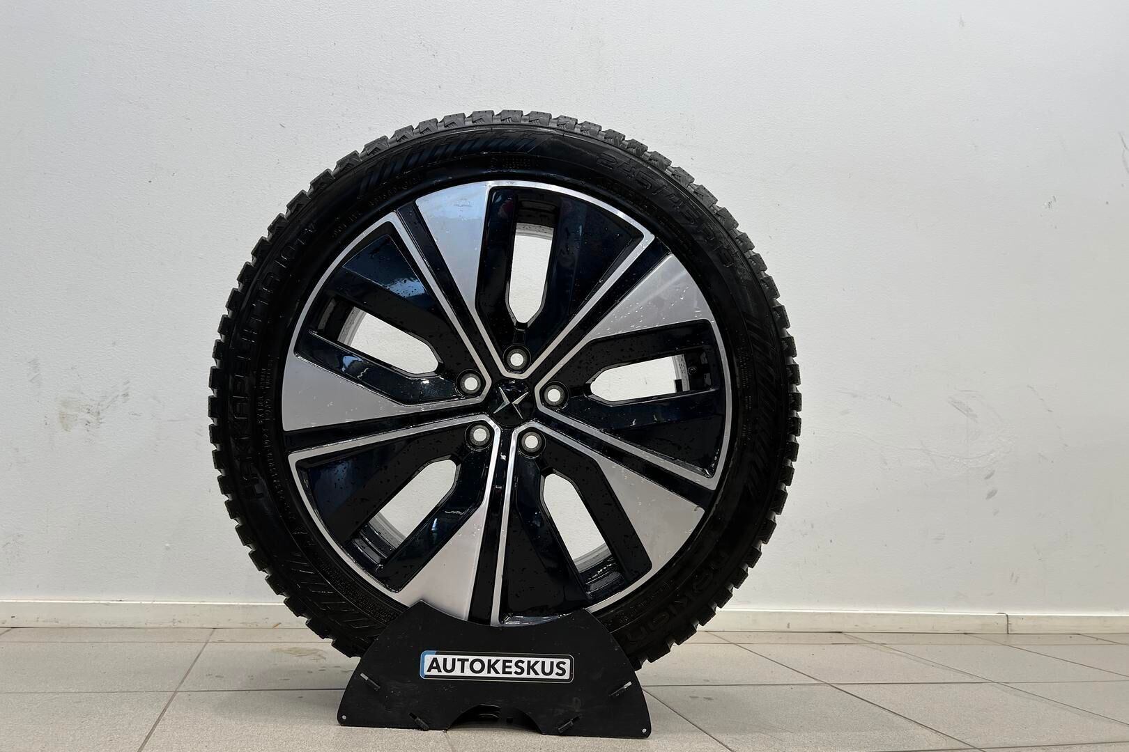Polestar 2 iso kuva 36