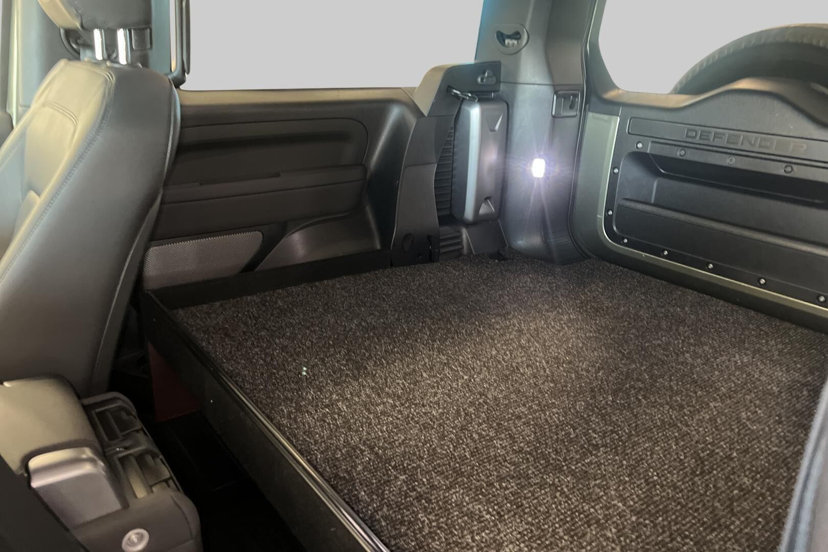 Land Rover Defender iso kuva 5